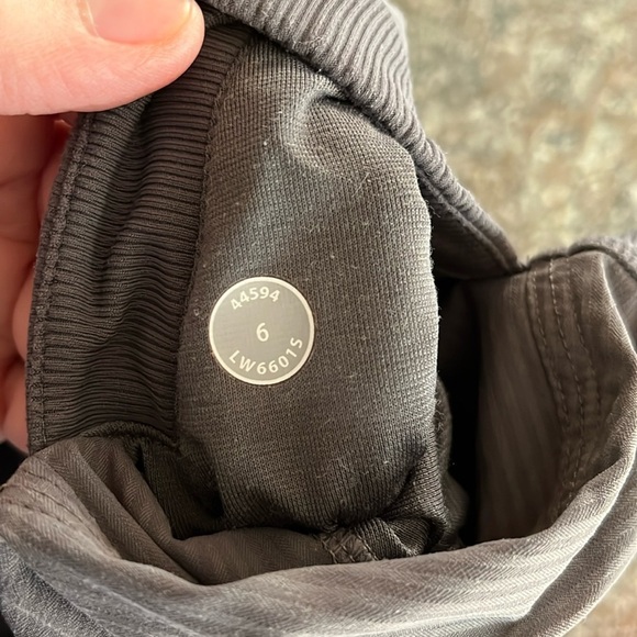 LULU LEMON DANCE STUDIO CROP PANTS Flaws Grey Size 6 - Picture 3 of 11